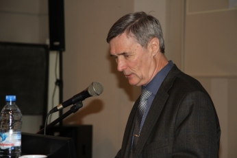 Заместитель директора ИНГГ СО РАН по научной работе, заведующий лабораторией палеонтологии и стратиграфии палеозоя ИНГГ СО РАН, доктор геолого-минералогических наук Николай Валерианович Сенников выступает на Международной научной конференции «Интерэкспо ГЕО-Сибирь 2016». Фото из архива ИНГГ СО РАН.