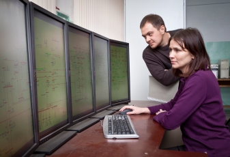 Разработка ИСЭМ СО РАН - аппаратно-программный комплекс для управления режимами электроэнергетической системы. Фото А.В. Михеева