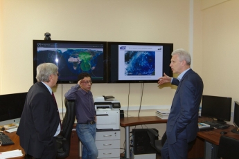 Научный руководитель ИВТ СО РАН академик Шокин Ю.И., научный сотрудник Чубаров Д.Л. и помощник президента РФ Фурсенко А.А.