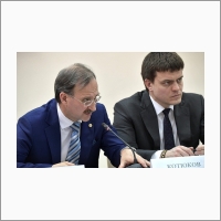 Павел Логачев и Михаил Котюков в ИЯФ СО РАН 8 февраля 2018 года.