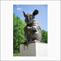 Monument to the laboratory mouse. Designed by artist Andrey Kharkevich and made by sculptor Alexei Agrikolyansky