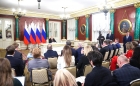 Заявление для СМИ. Фото: Софья Сандурская, ТАСС 