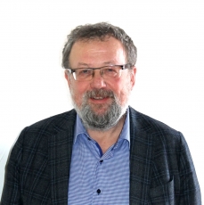 Заместитель директора по инновациям и координации деятельности подразделений ТюмНЦ СО РАН к.ф.-м.н. Симонов Олег Анатольевич