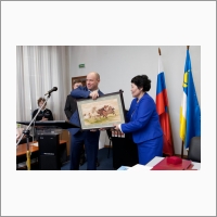 Празднование 50 БНЦ лет (врио председателя Г.Д.Базарова принимает подарок от ректора БГУ )
