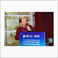 С.А. Бабин выступает с приглашённым докладом на международной лазерной конференции HPLSE 2018