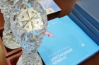 Хрустальный компас из хрусталя и серебра. Фото: Татьяна Нефедова