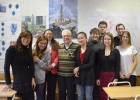 После лекции в НГУ профессор Н.П. Запивалов (в центре) со студентами (среди них две студентки из Китая), 2013 г.