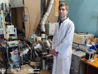 Станислав Трубачёв и масс-спектрометрический комплекс Hiden Analytical HPR60. Фото: Ирина Баранова.