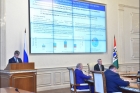 Алексей Васильев делает доклад в Правительстве Новосибирской области 